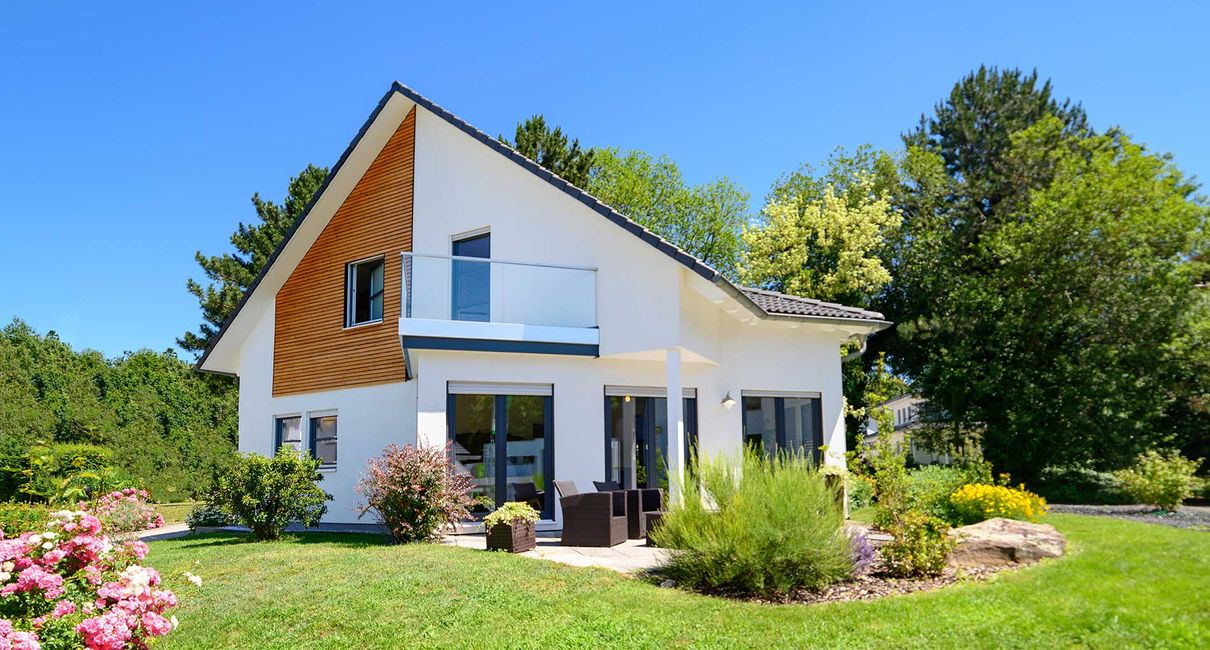 Einfamilienhaus mit Garten, hochwertig, Wohneigentum, Weisse Aussenfassade